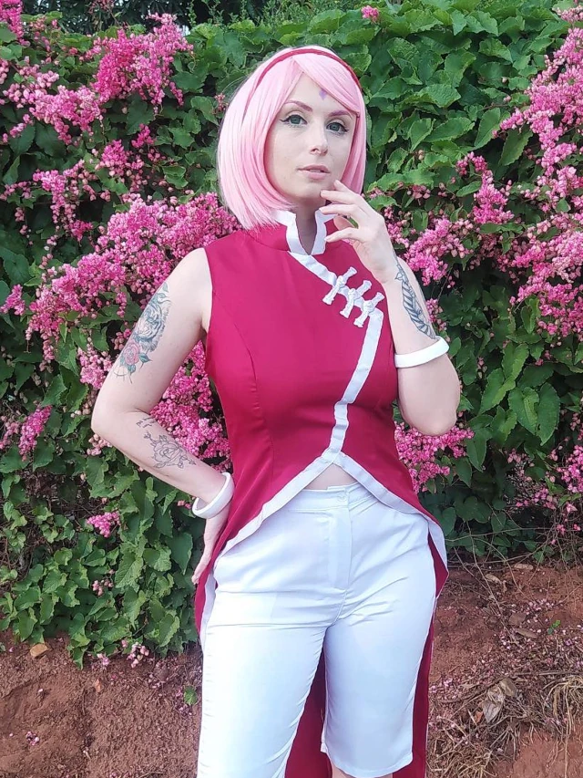 Brasileira Ellen Faz Um Belo Cosplay Da Sakura Haruno De Naruto