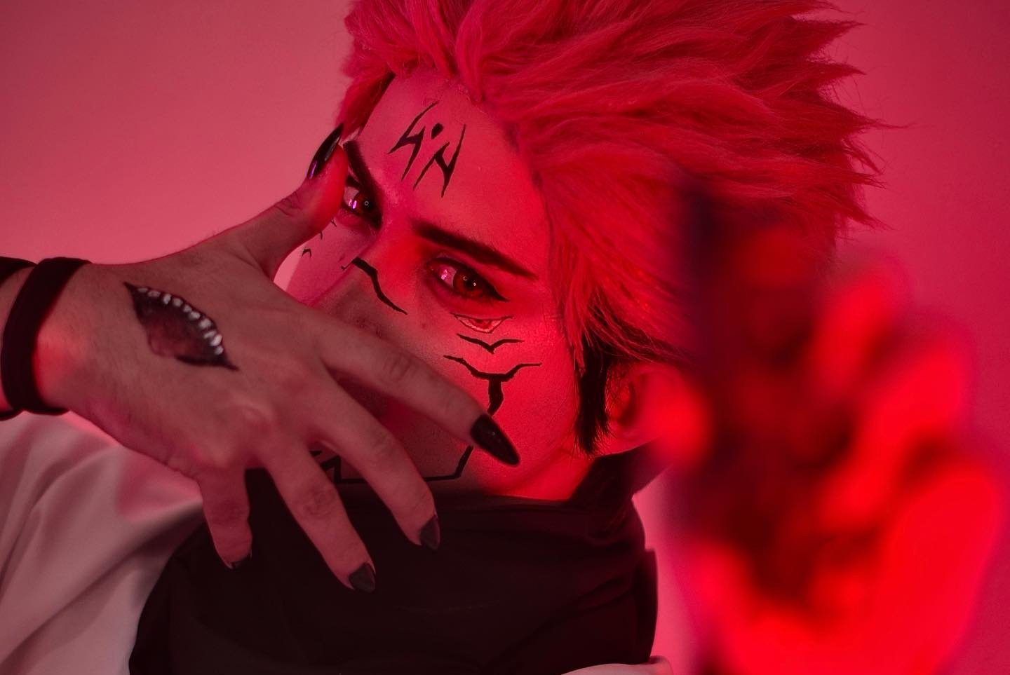 Cosplay incrível do Sukuna, de Jujutsu Kaisen, do Alberto